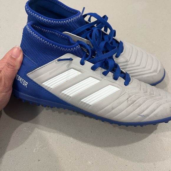 Women's size 5 1/2 indoor soccer shoes. Adidas predators. Worn about 10 times. - Picture 3 of 4